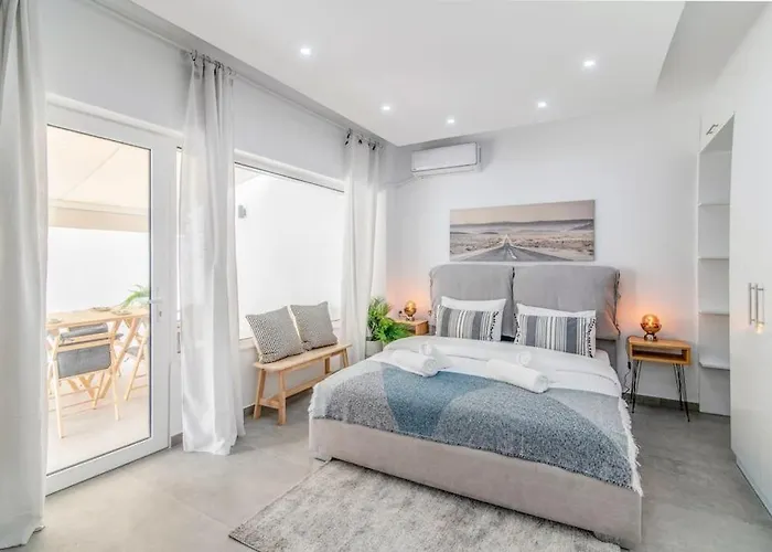 Mila Hidden Gem Apart In Kolonaki With Backyard